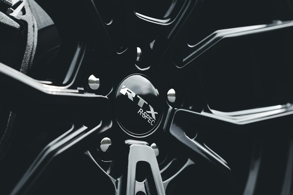 Mastering suspension calibration: achieve superior comfort in your british luxury sedan